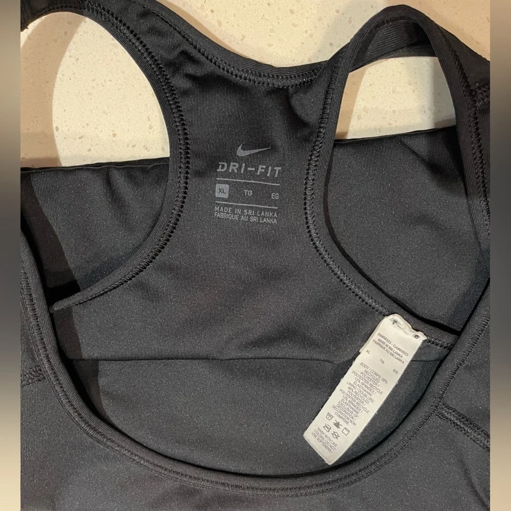 Nike | Swoosh Dri-FIT Racerback Sports Bra in Black Size XL
